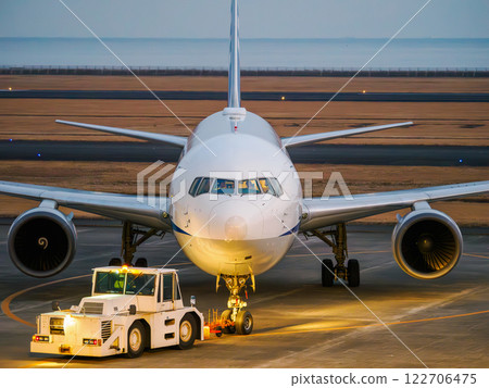 客機和牽引車 122706475