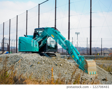 Small excavator 122706481