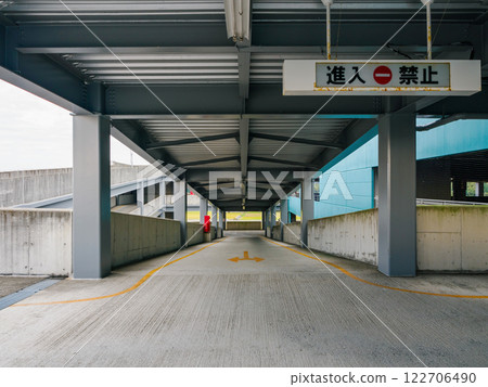 商場停車場坡道 122706490