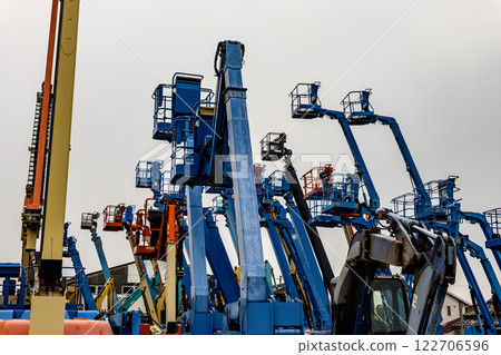 Several elevated work platforms are lined up Several elevated work platforms are lined up 122706596