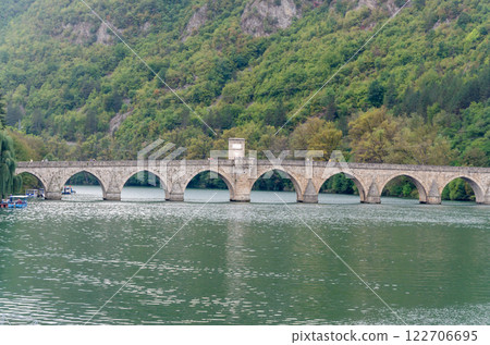 Bridge on the river Drina built in 16th century - Vishegrad, Serb Republic, Bosnia 122706695