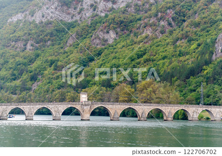 Bridge on the river Drina built in 16th century - Vishegrad, Serb Republic, Bosnia 122706702