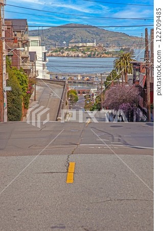 Steep San Francisco street with colorful buildings and classic architecture 122709485