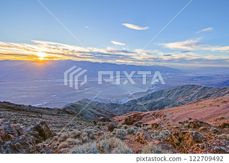 Breathtaking panoramic view of Death Valley from a high mountain vantage point 122709492