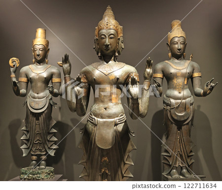 Bronze, Sukhothai art, 14th century. Received from Devasthan 122711634
