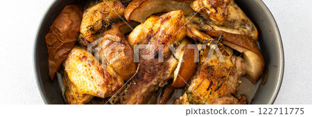 Baked chicken with pears and thyme 122711775