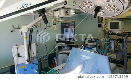 Operating room 122713299