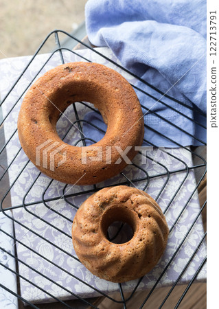 環形蛋糕和球形蛋糕 環形蛋糕和球形蛋糕 122713791