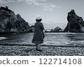 Mother Standing on the Beach (Monochrome) 122714108