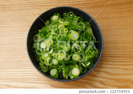 Scallion onion 122714553