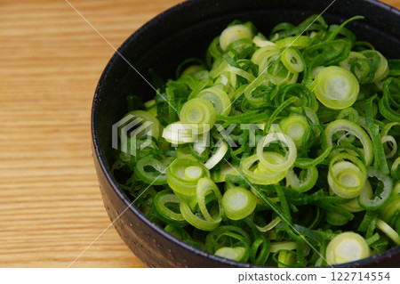 Scallion onion 122714554