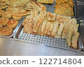 Taiwanese pancakes baked in-store - a deliciously grilled local delicacy that whets the appetite 122714804