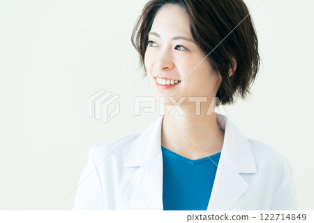 穿白大褂的女人 122714849