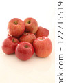 Mountain of freshly picked Japanese apples, studio shot 122715519