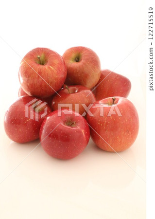 Mountain of freshly picked Japanese apples, studio shot Mountain of freshly picked Japanese apples, studio shot 122715519