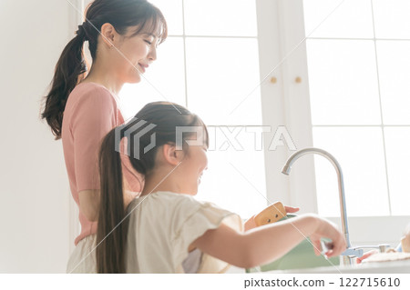 Mom and her 9 year old daughter Mom and her 9 year old daughter 122715610