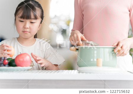 Mom and her 9 year old daughter Mom and her 9 year old daughter 122715632