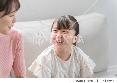 9歲的女兒和媽媽 122715662