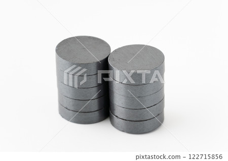 Stacked round magnets 122715856