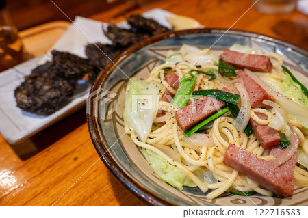 Okinawan cuisine: Salt-fried noodles 122716583