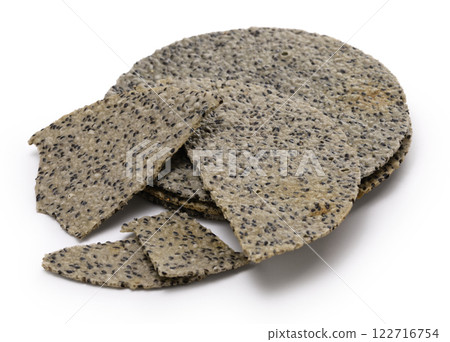 Vietnamese black sesame rice crackers 122716754