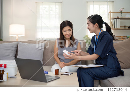 A beautiful female elderly caregiver helps and gives advice. Health care and health check-up for elderly women aged 60 years A beautiful female elderly caregiver helps and gives advice. Health care and health check-up for elderly women aged 60 years 122718044