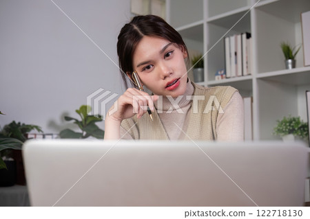 Asian female student studying online Video calls through Zoom about business administration and accounting subjects attentively 122718130