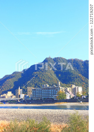 Scenery of Nagaragawa Onsen and Mt. Kinka, Gifu City, Gifu Prefecture 122719207