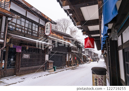 <Nagano Prefecture> Snow falling in Narai-juku, Kiso post town 122719255