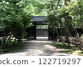 A samurai residence surrounded by greenery 122719297