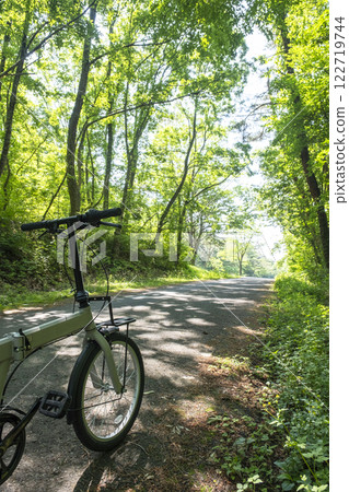 Fresh greenery and early summer cycling image (Hiruzen Plateau) Fresh greenery and early summer cycling image (Hiruzen Plateau) 122719744