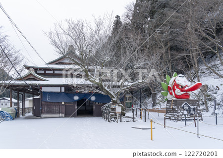 Snow-covered Eizan Electric Railway Kurama Station Kurama Tengu Otengu 122720201