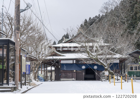 Snow-covered Eizan Electric Railway Kurama Station 122720208
