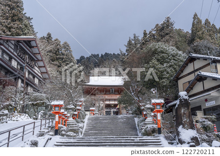 Winter in Kyoto, Kurama Temple, Niomon Gate 122720211