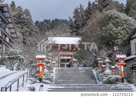 Winter in Kyoto, Kurama Temple, Niomon Gate Winter in Kyoto, Kurama Temple, Niomon Gate 122720213