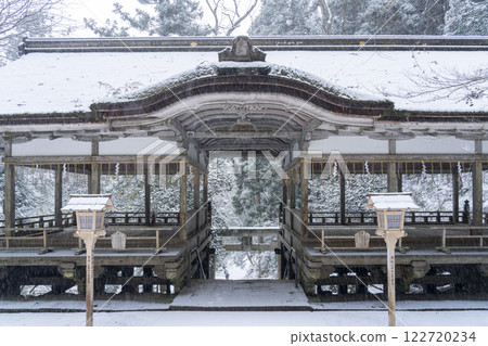 Winter approach to Kurama Temple, Yuki Shrine (Utsuku Myojin), Haiden 122720234