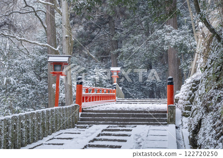 鞍馬寺的冬天,位於寺廟參道萬榮橋附近 鞍馬寺的冬天,位於寺廟參道萬榮橋附近 122720250
