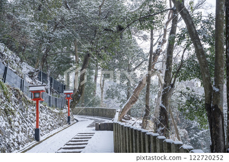 Winter at Kurama Temple: Stone steps and lanterns along the winding approach to the temple Winter at Kurama Temple: Stone steps and lanterns along the winding approach to the temple 122720252