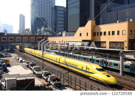 The Tokaido Shinkansen and Sanyo Shinkansen 923 series "Doctor Yellow" train running through the downtown Tokyo skyline. The Tokaido Shinkansen and Sanyo Shinkansen 923 series "Doctor Yellow" train running through the downtown Tokyo skyline. 122720589