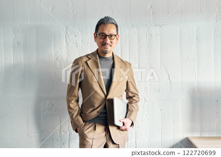 Male portrait　 122720699