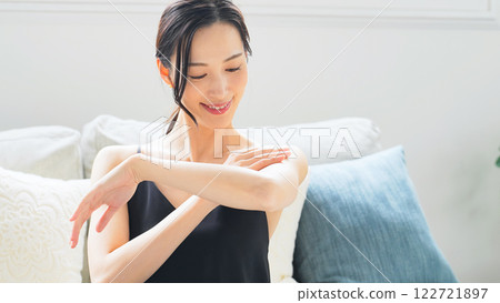 Skin care image of women's hands Hand care Skin care image of women's hands Hand care 122721897