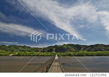 Submerged bridge over the Hii River (Izumo City) 122721958