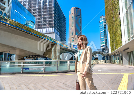 微笑女商人澀谷 122721960