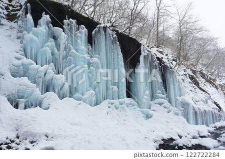 Icicles of Unryu Narrows 122722284