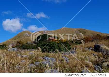秋天的平尾台：來自茶賀東公園地的大平山 122722461