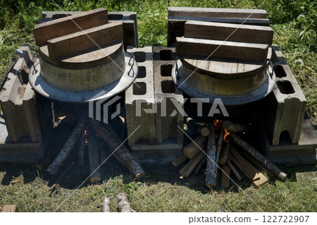 在灶台煮飯 在灶台煮飯 122722907