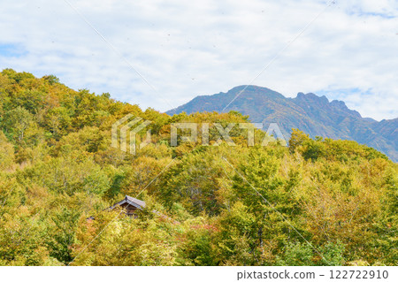 Hakkaisan in autumn (Minamiuonuma City, Niigata Prefecture) 122722910