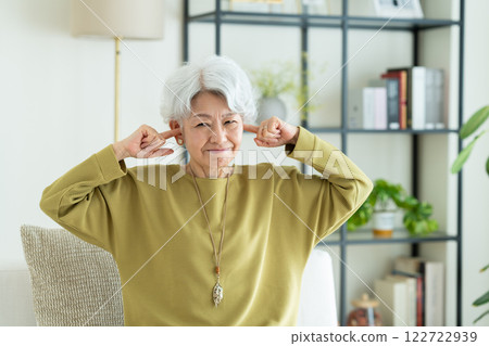 Noisy senior woman 122722939