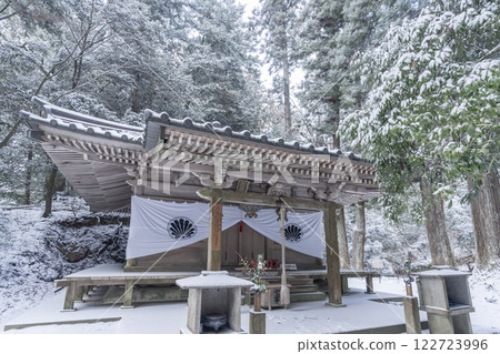 鞍馬寺的冬天:宗城穀不動堂的內殿入口 鞍馬寺的冬天:宗城穀不動堂的內殿入口 122723996