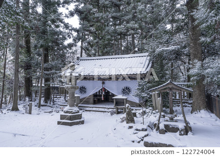 Kurama Temple: The inner sanctuary of Maoden buried in snow 122724004